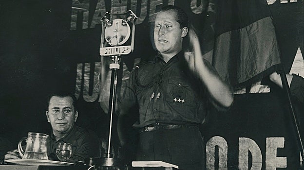 Jsé Antonio Primo de Rivera, en un mitin de Falange Española en el cine Madrid durante 1935.