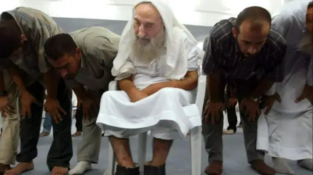 Ahmed Yassin, rezando durante la última etapa de su vida