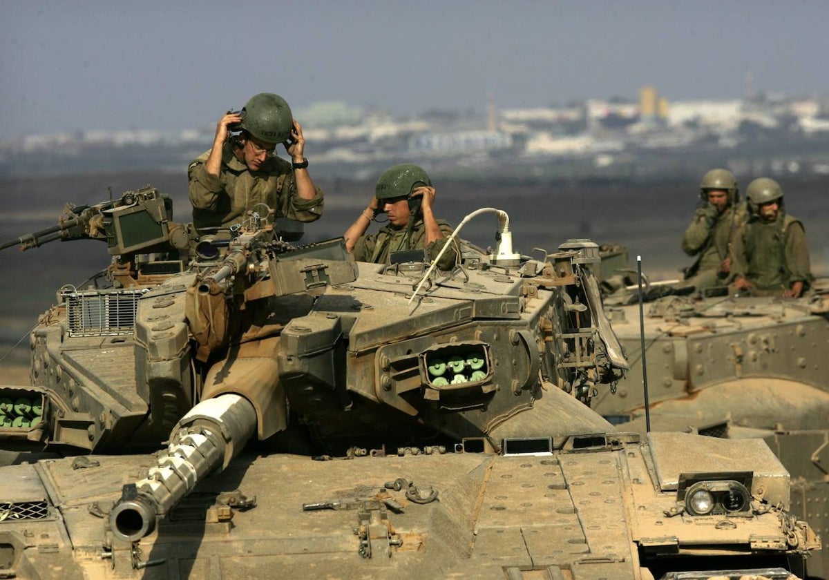 Soldados de Israel en 2006, durante la guerra contra Hezbolá al sur del Líbano