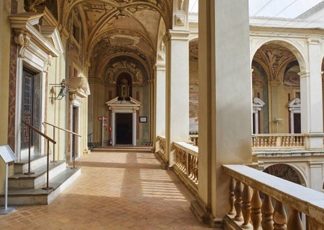 Imagen secundaria 1 - Diferentes vistas del palacio, junto al salón principal del edificio, dañado por el terremoto de Lisboa