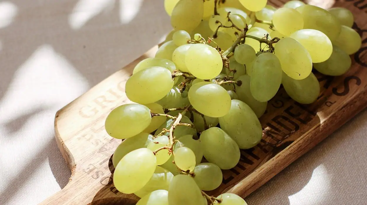 ¿Por qué en España tomamos 12 uvas en Nochevieja? El origen de esta tradición