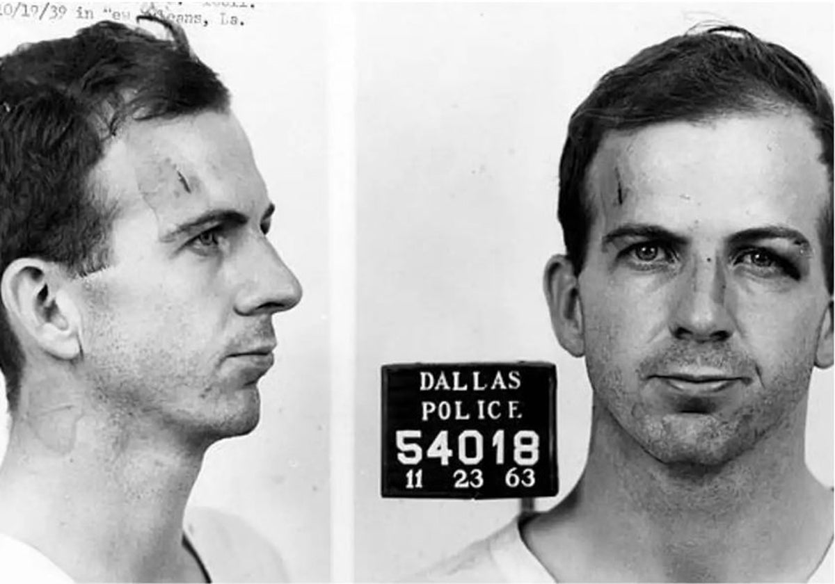 Fotografía de la ficha policial de Lee Harvey Oswald