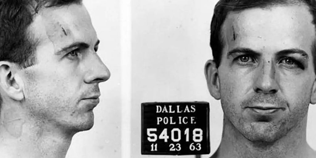 Kennedy'nin suikastçısını ararken: Lee Harvey Oswald'ın masumiyetini savunan sekiz teori