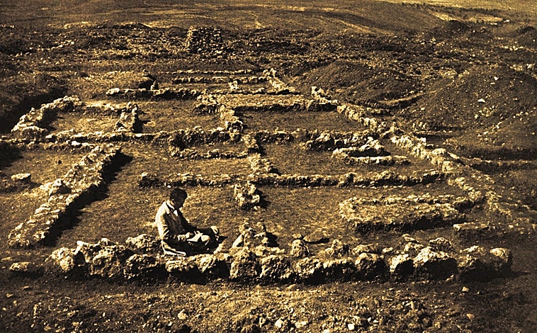 Imagen principal - Campamento de Peñarredonda, uno de los que participaron en el cerco de Numancia (siglo II a. C.); la alcazaba árabe de Mérida (siglo IX) y el castillo de Loarre