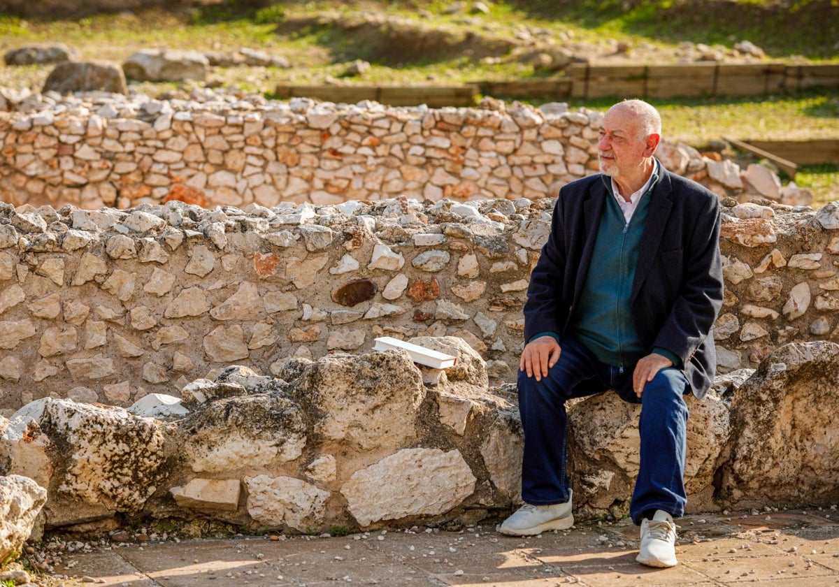 Juan Eslava Galán, en Complutum, a las afueras de Madrid