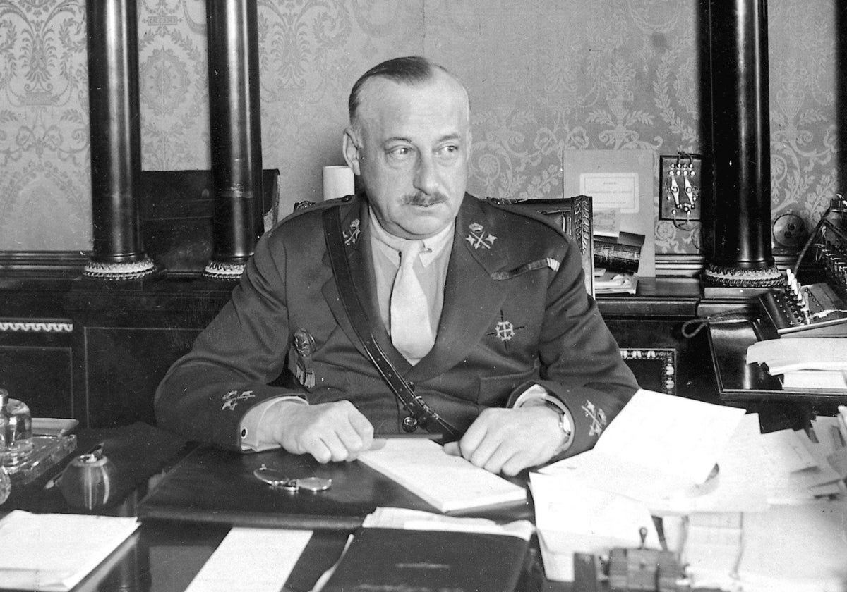 El dictador Miguel Primo de Rivera, en su despacho