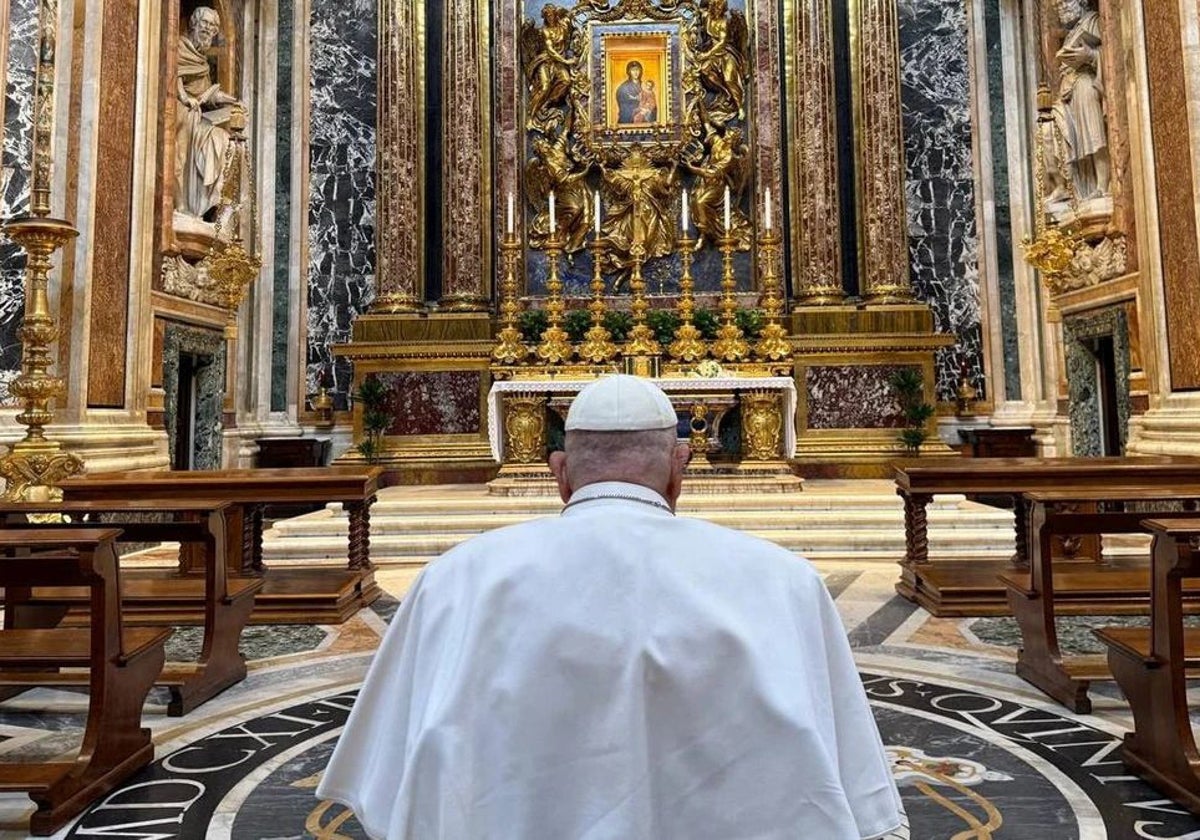 El Papa Francisco, en una de sus visitas a la basílica de Santa María la Mayor