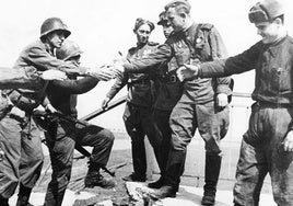 La mentira sobre la fotografía más famosa del fin de la Segunda Guerra Mundial