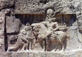 Relieve de Sapor I y el emperador Valeriano arrodillado