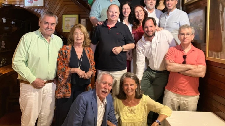 Algunos de los miembros de Escritores con la Historia, en la última junta