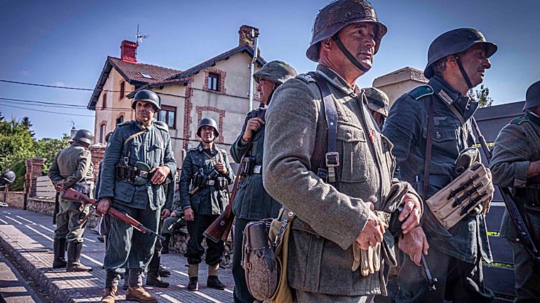 Recreadores ataviados como alemanes en Arija