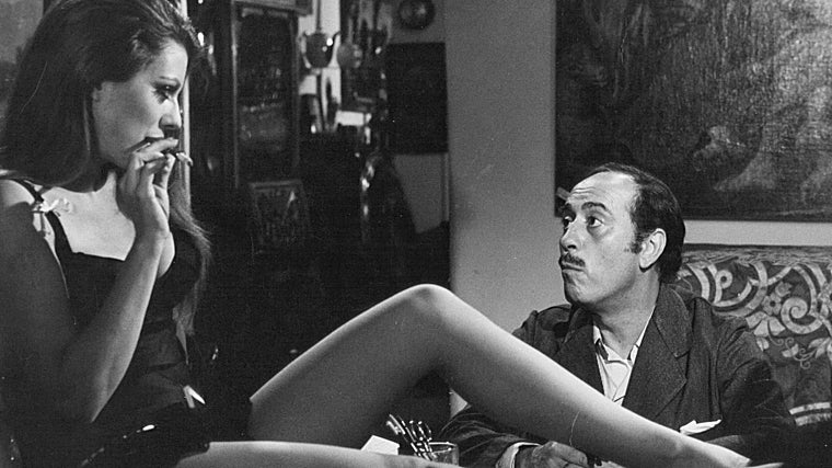 José Luis López Vázquez y Nadiuska en 'Lo verde empieza en los Pirineos''