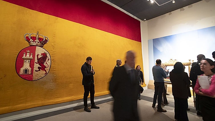 El gigantesco tesoro histórico de seis metros que la Armada expone por primera vez en décadas