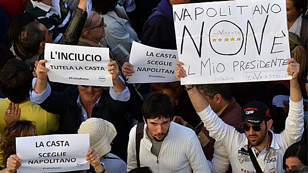 Seguidores del Movimiento 5 Estrellas durante una protesta en Roma en 2013