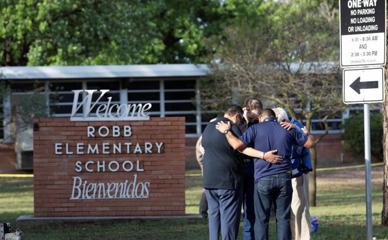 Exteriores de la escuela primaria Robb en Uvalde (Texas), donde tuvo lugar la matanza
