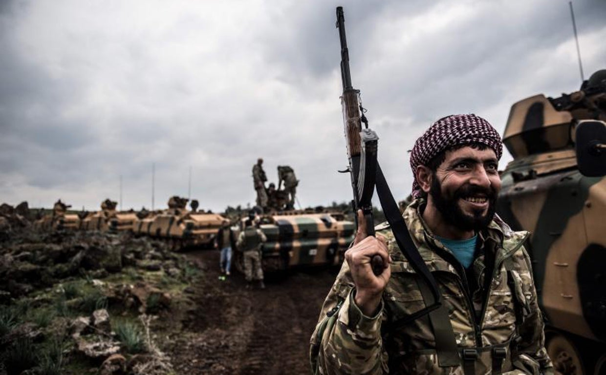 Soldados turcos en la frontera con Siria se enfrentan a las milicias kurdas