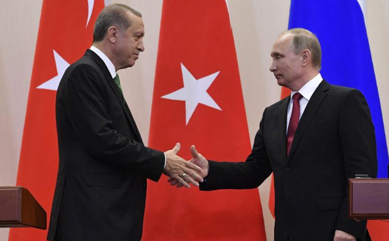 Erdogan y Putin en una rueda de prensa conjunta tras una cumbre en Sochi en 2017