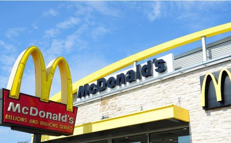 Disparan a un empleado de McDonald's en Nueva York por servir unas patatas fritas frías