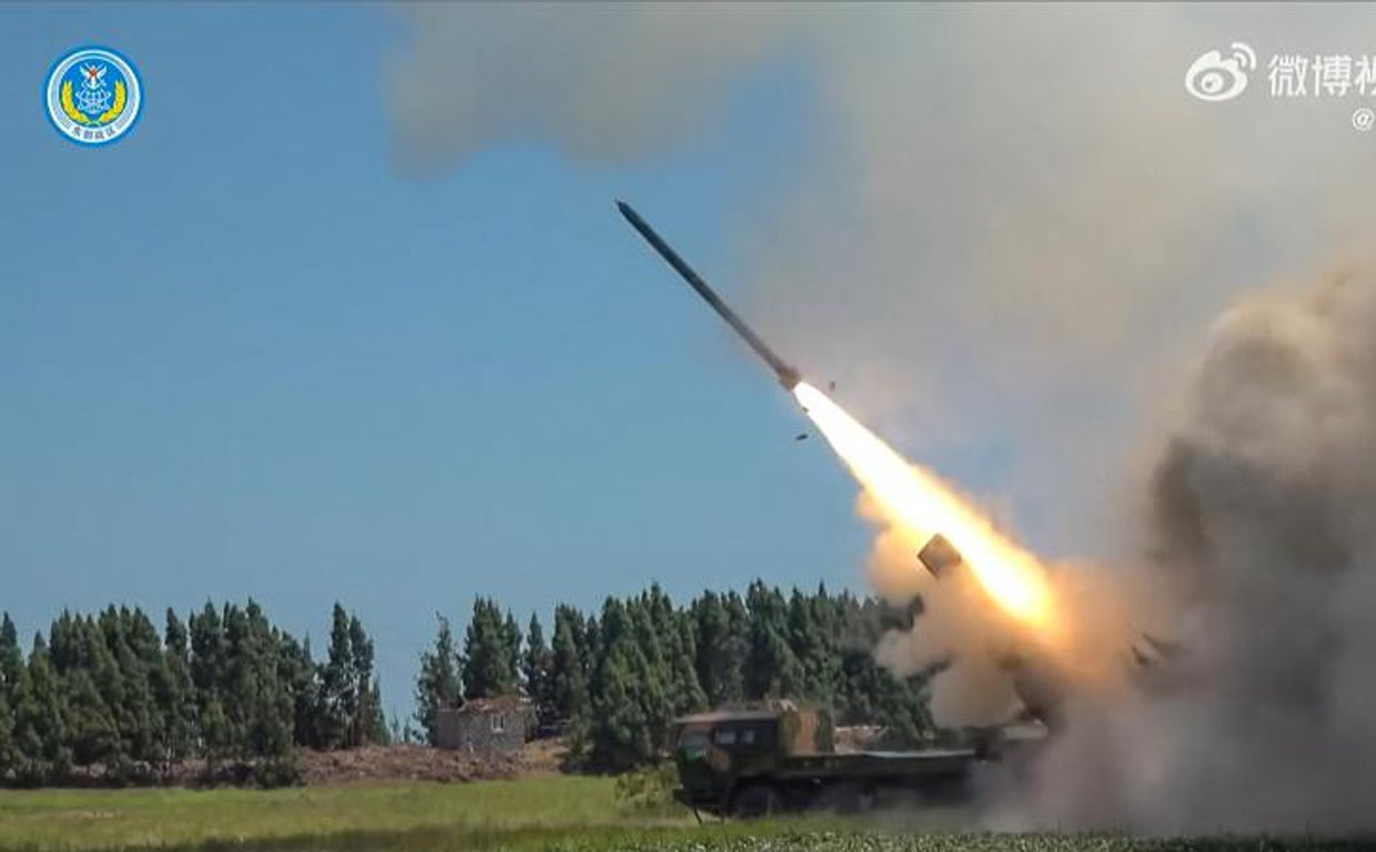 Uno de los misiles lanzados por el Ejército Popular de Liberación (EPL) chino durante los ejercicios militares en Taiwán