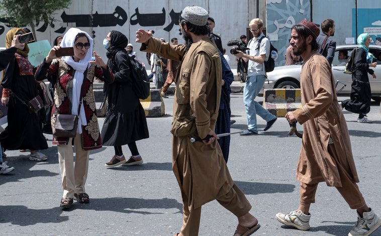 Al menos 21 muertos tras una explosión en una mezquita en Kabul