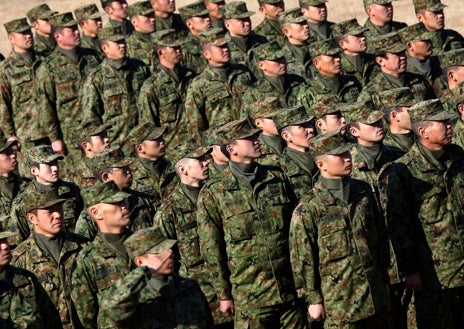 Imagen secundaria 1 - Miembros de la Fuerza de Autodefensa Terrestre de Japón