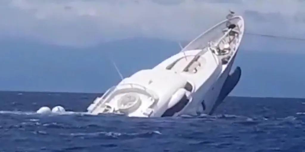 È così che uno yacht di lusso di 40 metri di lunghezza è affondato al largo delle coste del sud Italia.