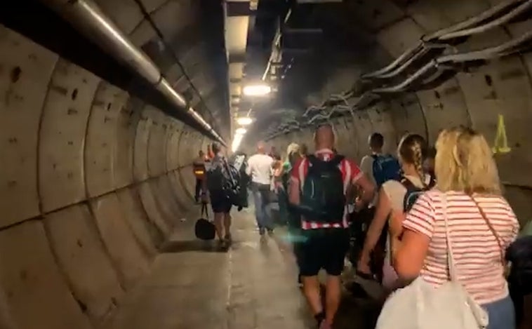 Cientos de pasajeros atrapados durante cinco horas tras una avería en el Eurotúnel