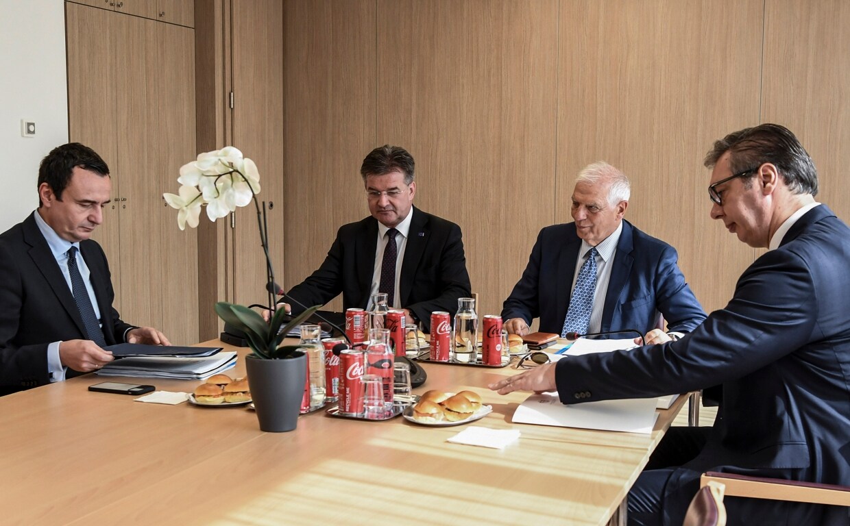 Reunión entre Borrell, el presidente de Serbia y el primer ministro de Kosovo