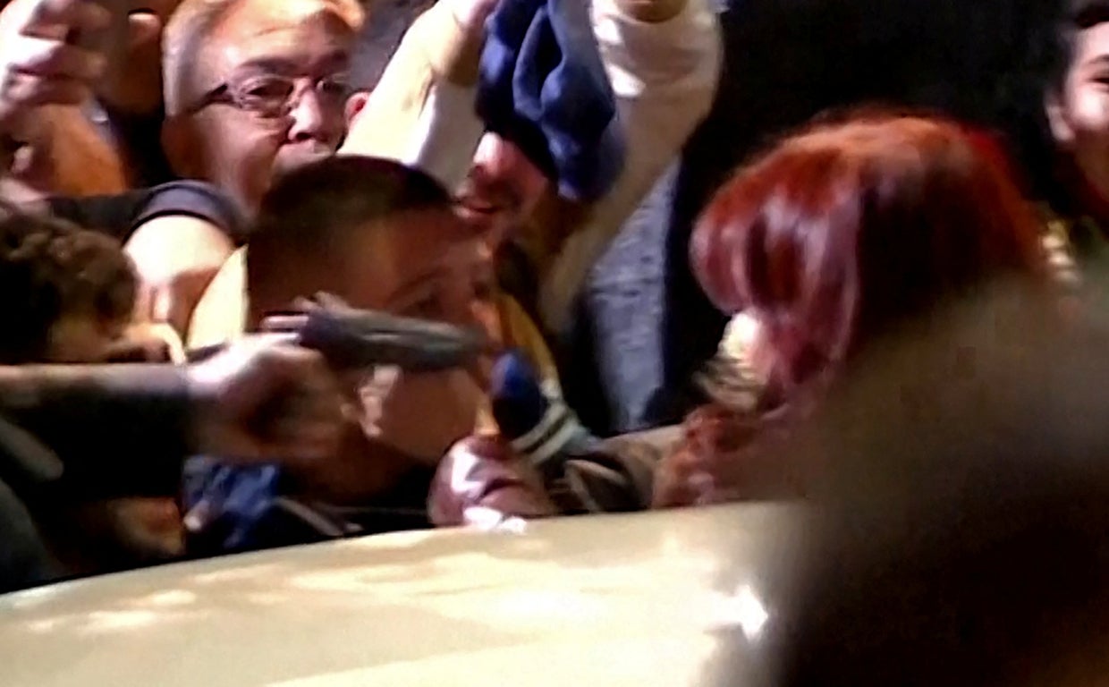 Vídeo: La Policía argentina registra la casa del atacante de Cristina Fernández de Kirchner