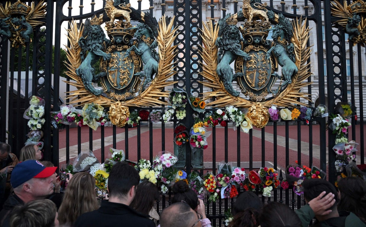 El silencio toma Londres: la Reina Isabel II ha muerto