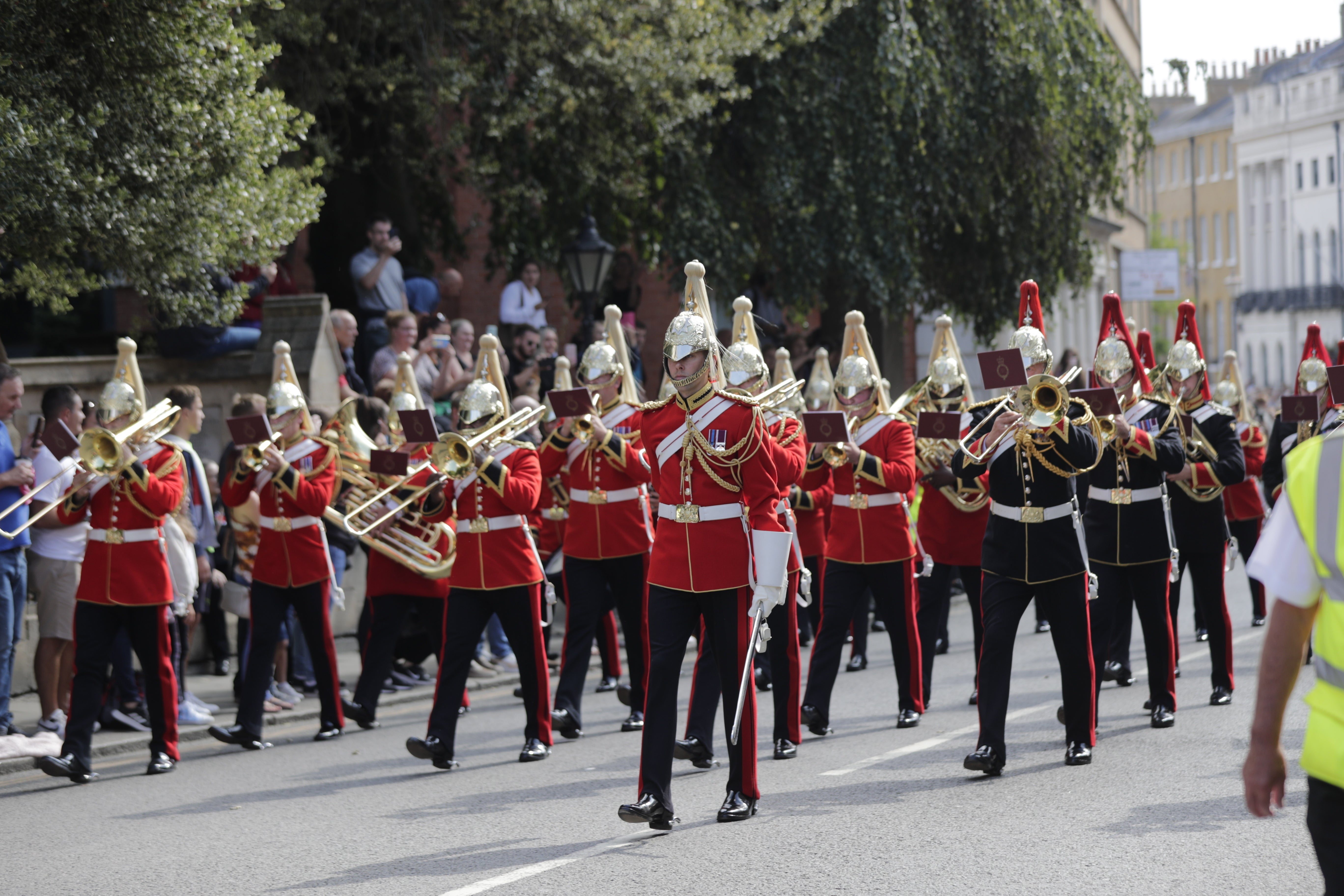 La banda de la Caballería desfilando después de proclamarse Carlos III como Rey de Inglaterra.