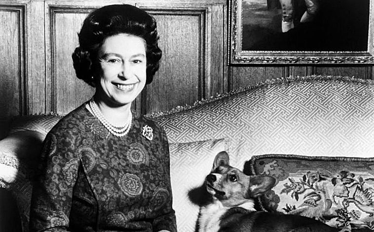 Imagen principal - En sus 96 años de vida, ha tenido más de 30 perros de esta raza. La mayoría de ellos eran descendientes de Susan, el primer corgi que le fue regalado con 18 años por su padre, el Rey Jorge VI