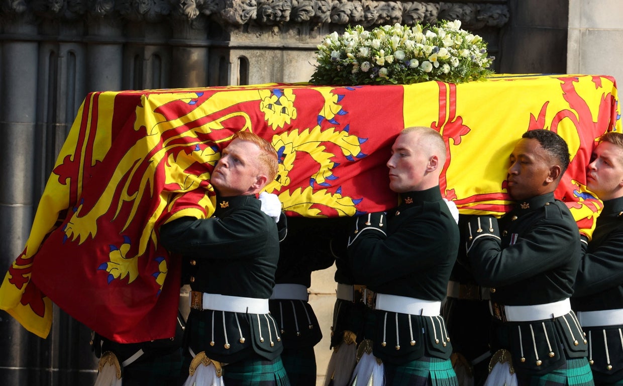 El féretro con los restos mortales de la Reina será trasladado desde el Palacio de Buckingham hasta el Palacio de Westminster