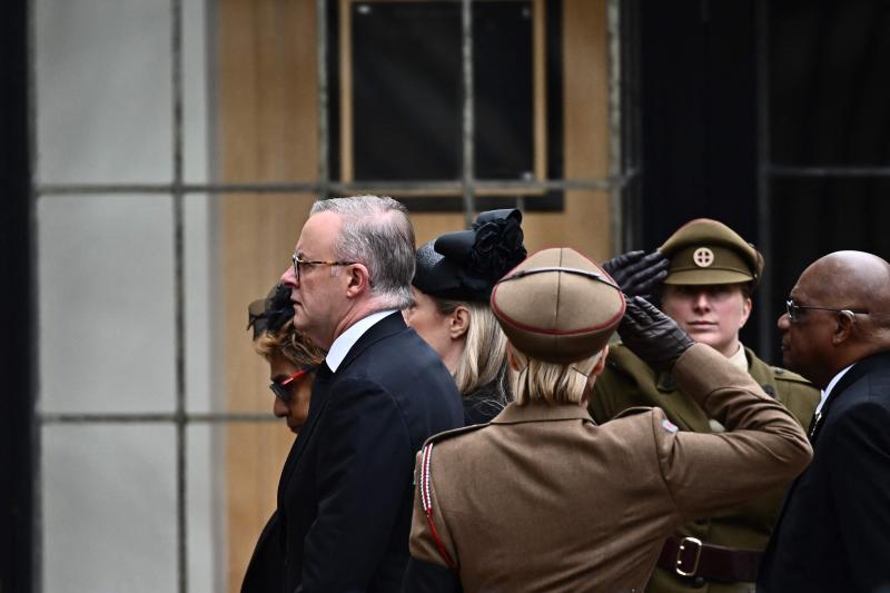 El primer ministro de Australia, Anthony Albanese, llega a la Abadía de Westminster
