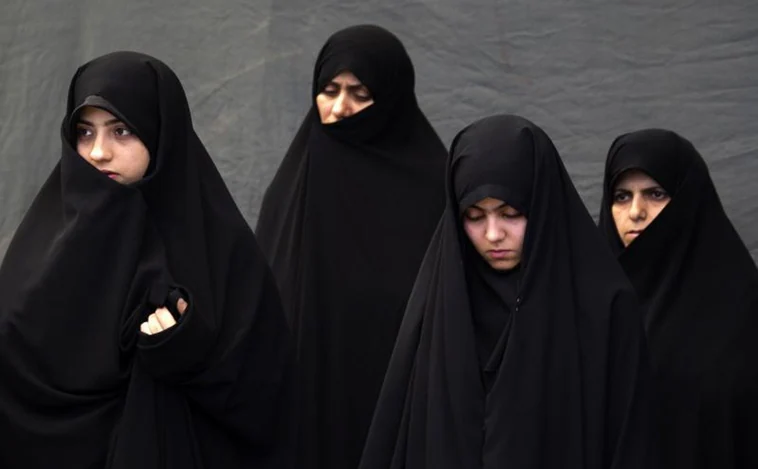 ¿Por qué está obsesionado el Islam iraní con el velo femenino?