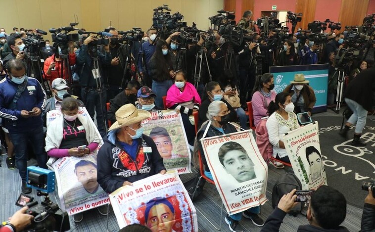 Relatives of students who disappeared on September 29 during the presentation of the 4th Global Initiative Global Report, in Mexico City