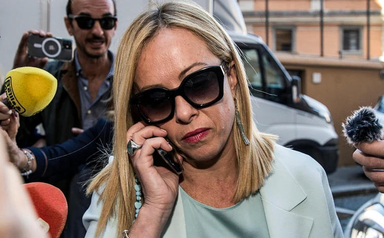 Berlusconi se disculpa con Meloni por insultarla y se subordina a su autoridad