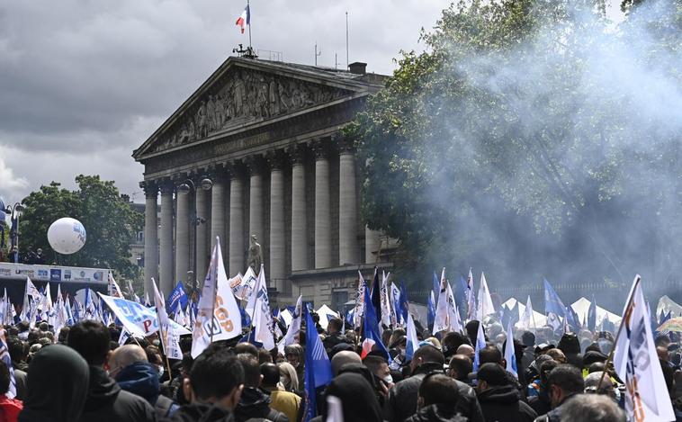 Francia, día negro: huelga en los transportes y servicios públicos estratégicos busca paralizar el país