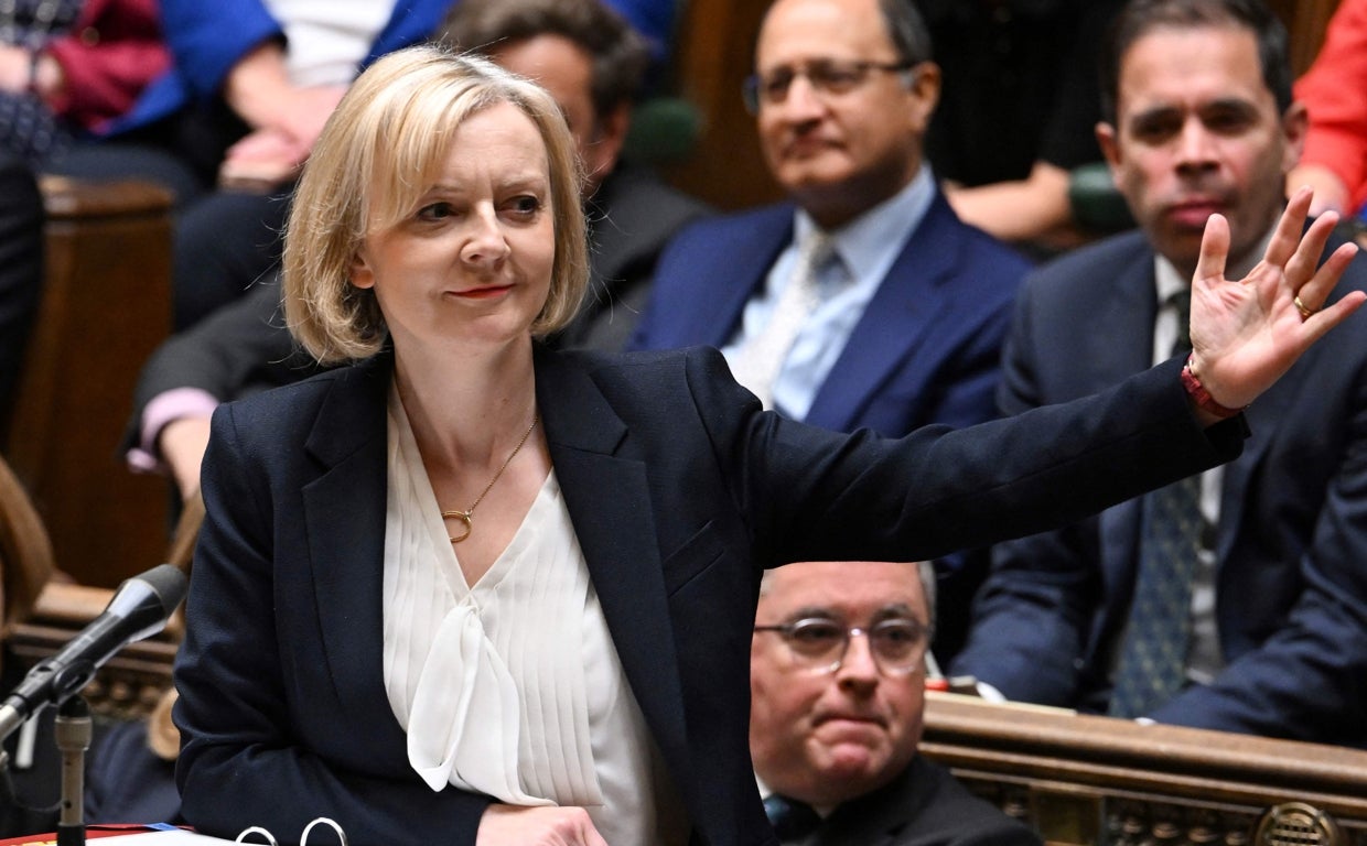 Así es Liz Truss, la ya ex primera ministra británica que ha agravado la crisis política del Reino Unido