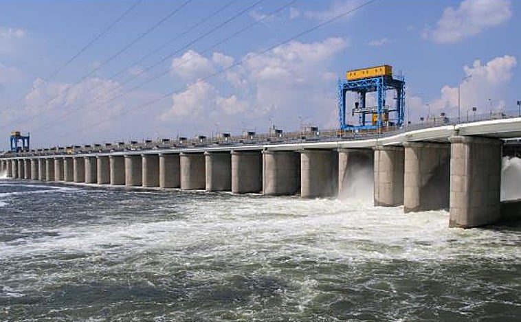 Zelenski acusa a Putin de minar una presa en Jersón para volarla y causar una catástrofe a gran escala