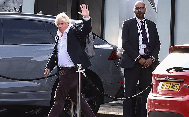 Johnson aterriza en Londres para preparar su nuevo asalto al poder