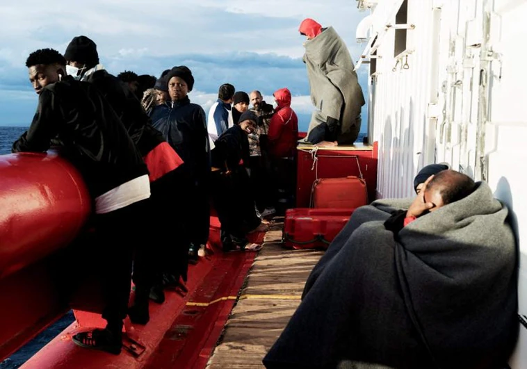 Tragedia en la isla griega de Eubea al hundirse una embarcación con 68 refugiados