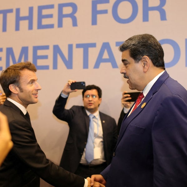 Opositores y ONG acusan a Macron de «blanquear» al régimen de Maduro