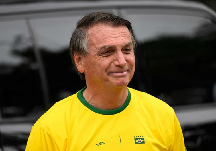 Bolsonaro se resiste a abandonar Brasilia por una enfermedad que le impide ponerse pantalones