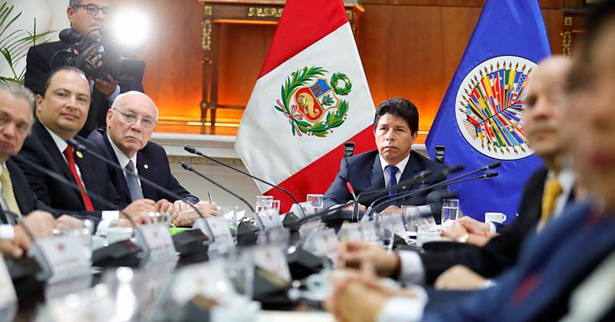 Misión de la OEA visita Perú para tratar la crisis política del país