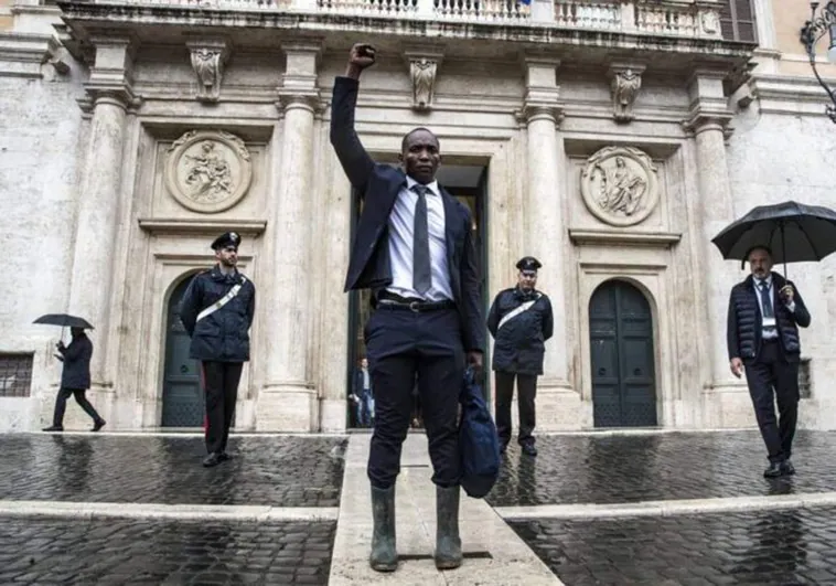 La caída de Soumahoro, icono de la lucha contra la pobreza en Italia