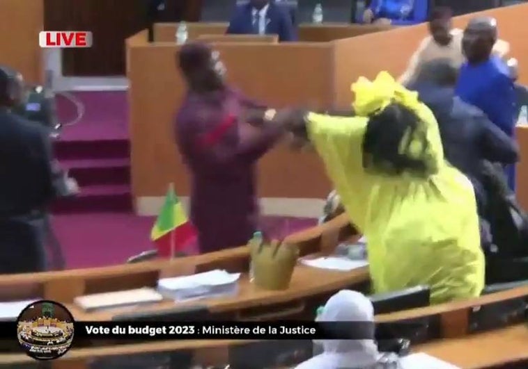 Puñetazos en el Senado de Senegal por los presupuestos de 2023