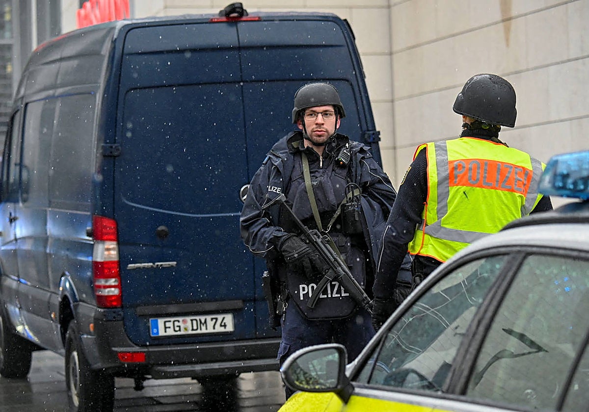 Agentes de la policía alemana en Dresde