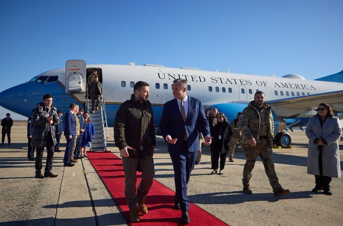 Zelenski, a su llegada a Estados Unidos, en la base militar de Andrews