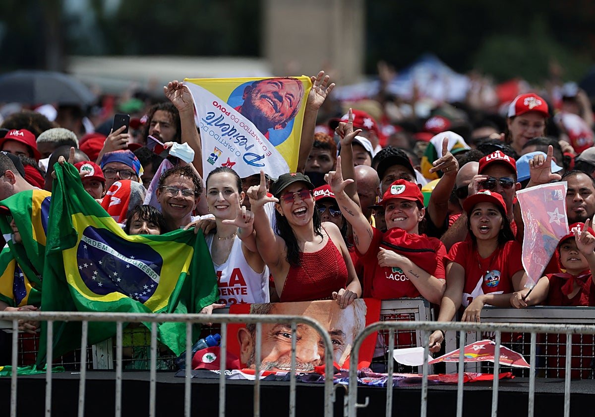 Partidarios de Lula se concentran ayer frente al Palacio de Planalto en Brasilia